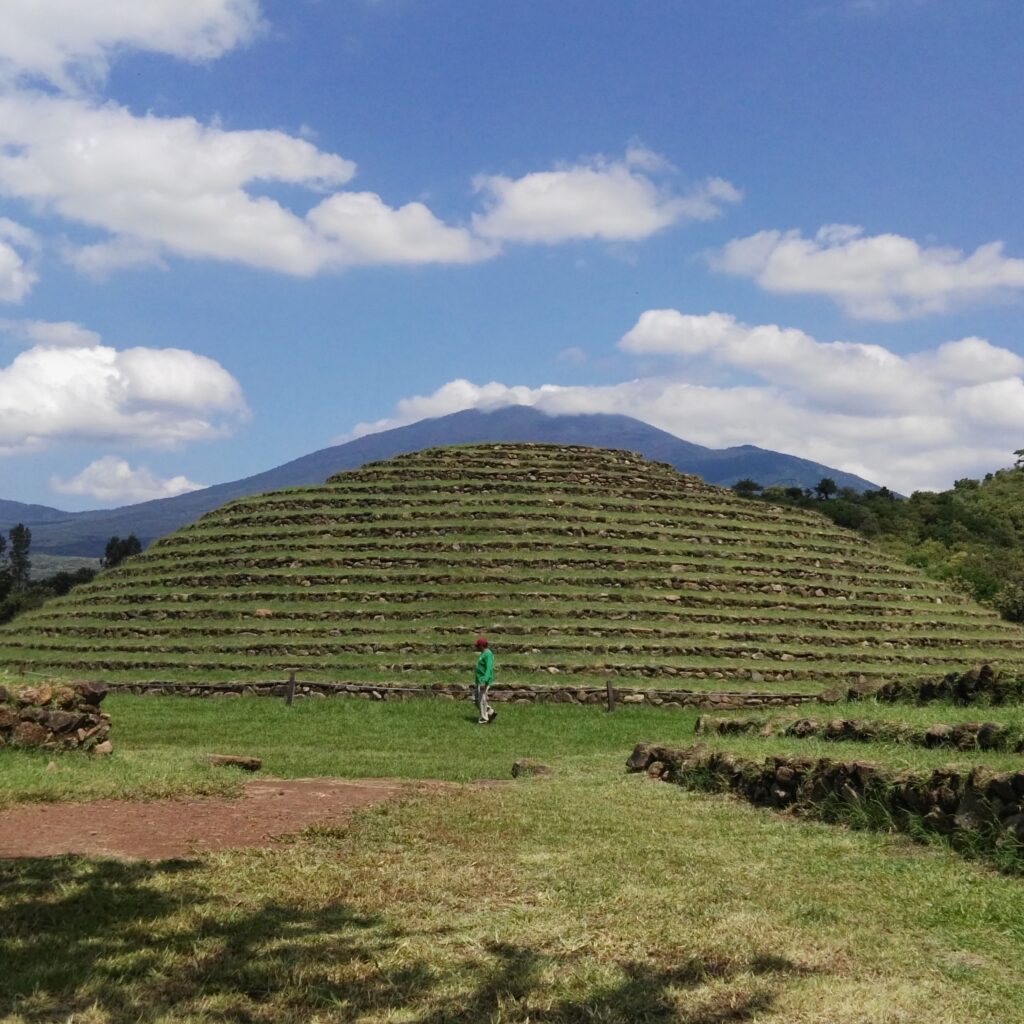 Feng Shui Sin Fronteras 
Equilibrio natural , volcán Tequila en México
Pirámides Guachimontones 
